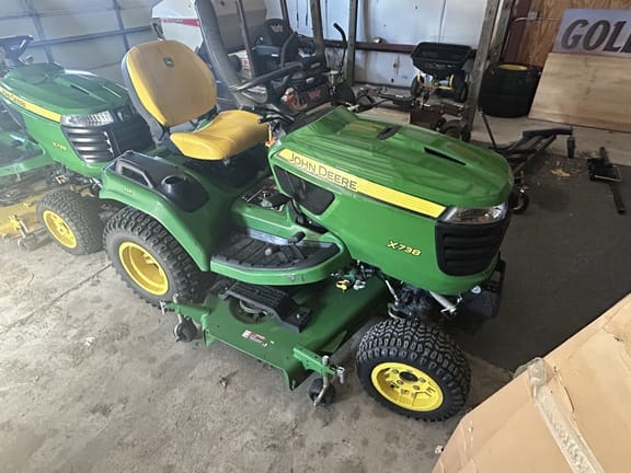 2022 John Deere X738 Equipment Image0