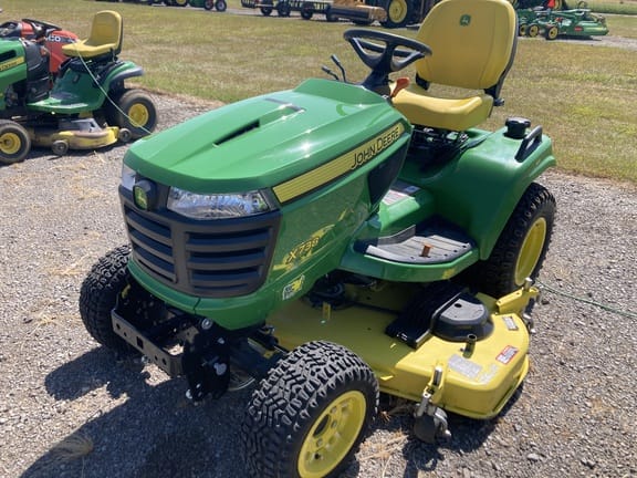 2022 John Deere X738 Equipment Image0
