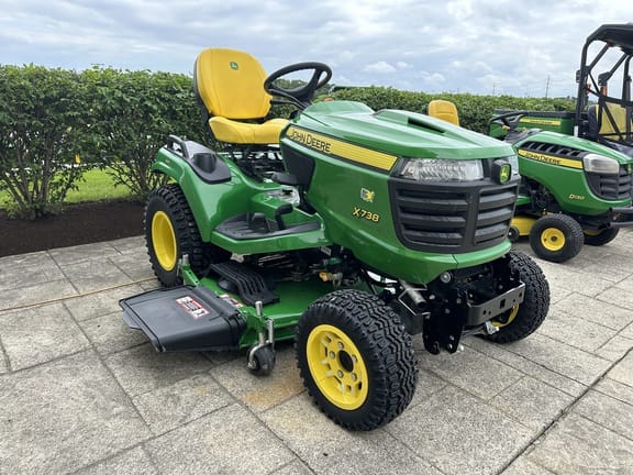 Main image John Deere X738