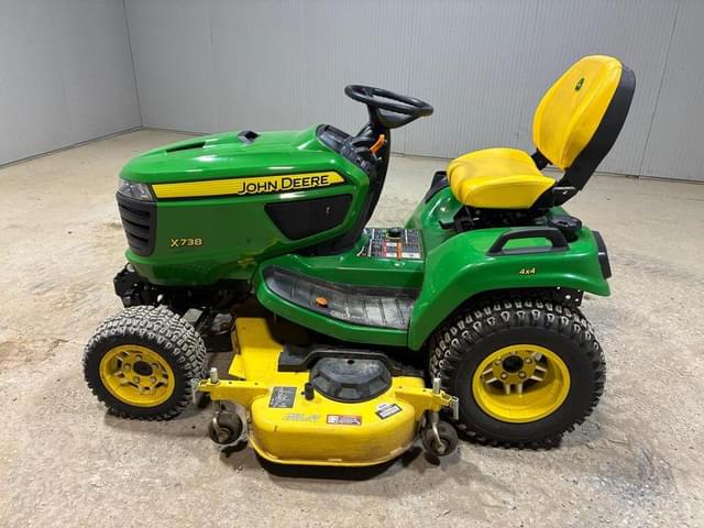 Image of John Deere X738 equipment image 2