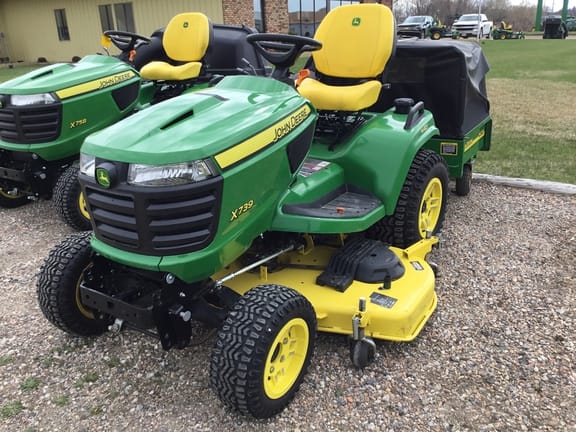 2022 John Deere X739 Equipment Image0