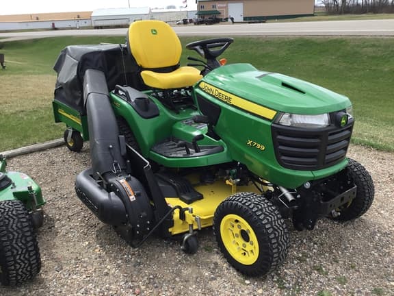 Image of John Deere X739 equipment image 1