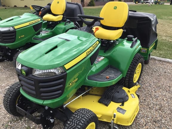 Image of John Deere X739 equipment image 4