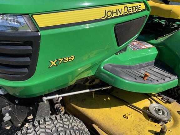 Image of John Deere X739 equipment image 3