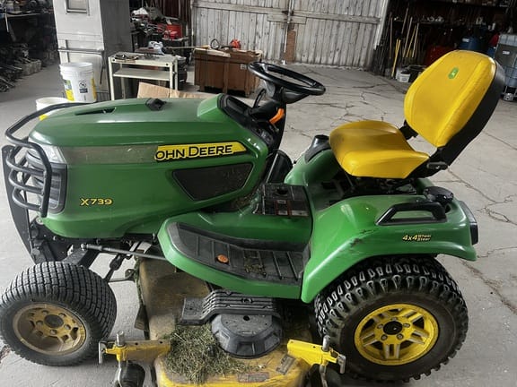 2022 John Deere X739 Equipment Image0
