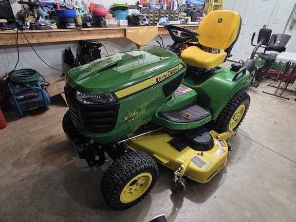 Image of John Deere X739 equipment image 1