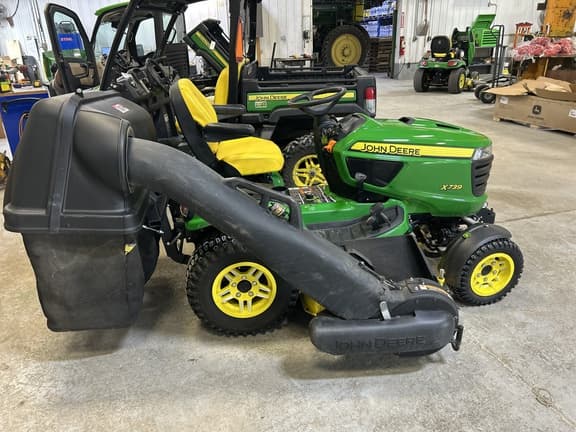 Image of John Deere X739 equipment image 2