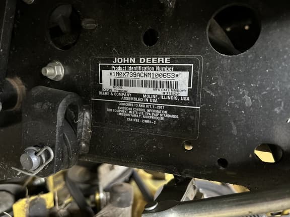 Image of John Deere X739 equipment image 3