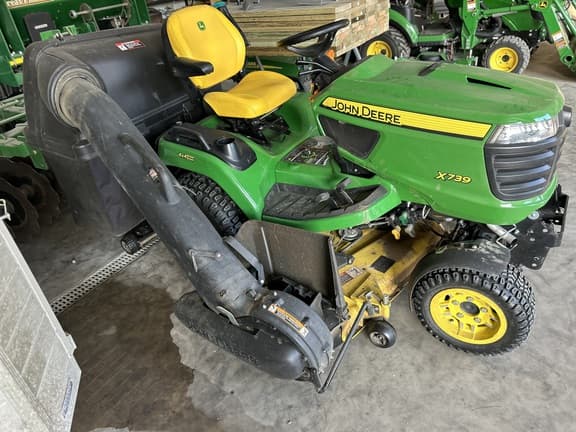 Image of John Deere X739 equipment image 1