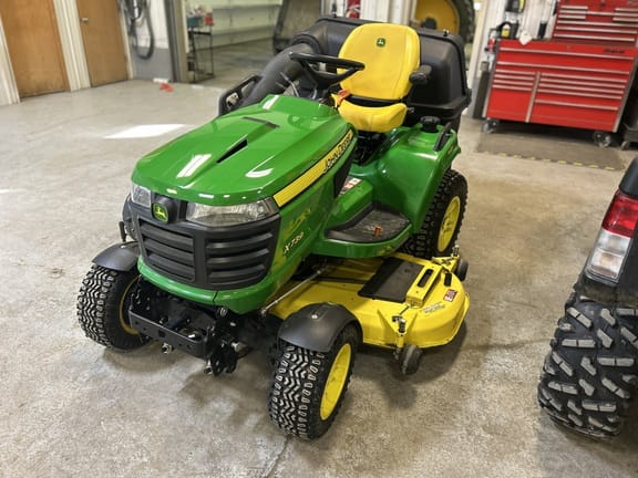 2022 John Deere X739 Equipment Image0