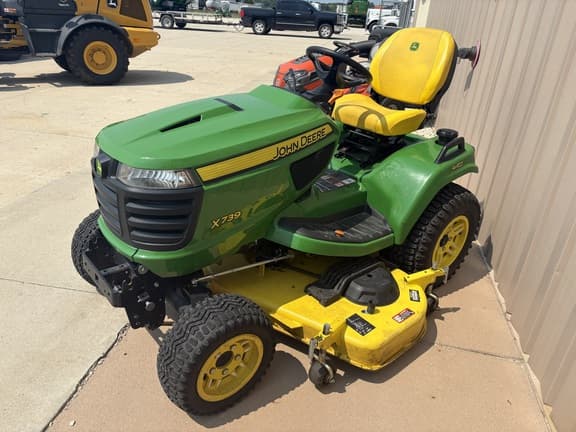 Image of John Deere X739 equipment image 1