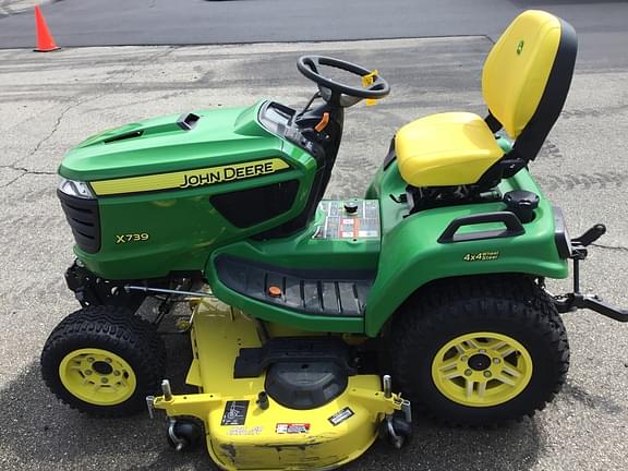 Image of John Deere X739 equipment image 3