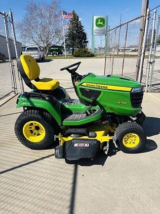 Image of John Deere X750 equipment image 2