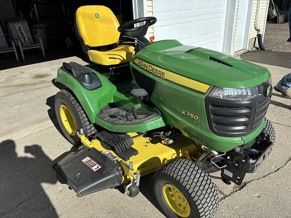 Image of John Deere X750 equipment image 1