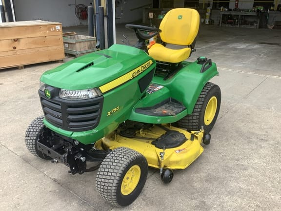 2022 John Deere X750 Equipment Image0