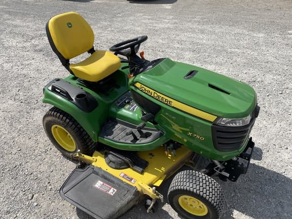 Image of John Deere X750 equipment image 1