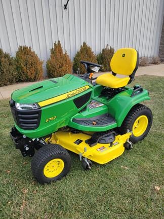 2022 John Deere X750 Equipment Image0