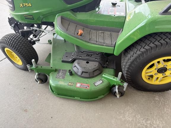 Image of John Deere X754 equipment image 2