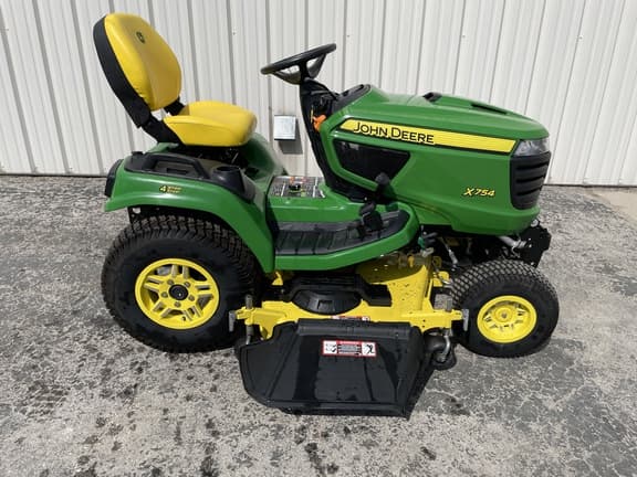 Image of John Deere X754 equipment image 1