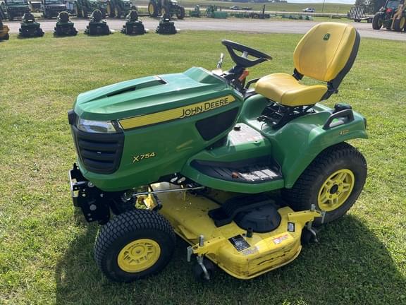 Image of John Deere X754 equipment image 1