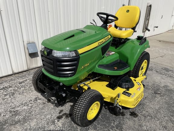 Image of John Deere X754 equipment image 4