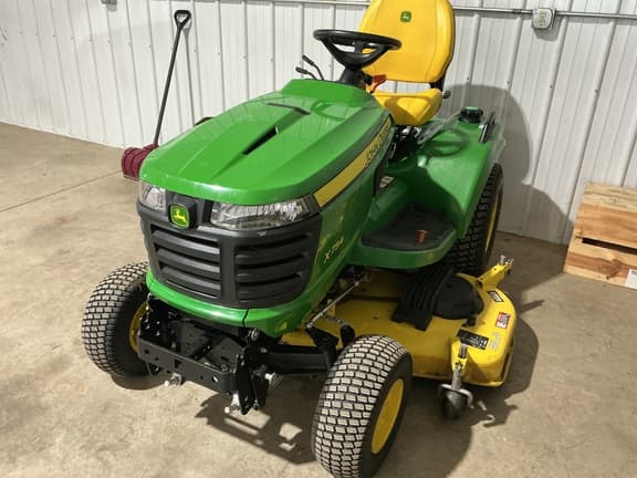 Image of John Deere X754 equipment image 4