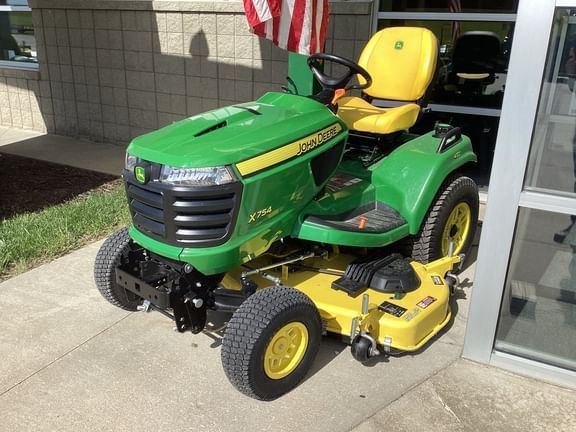 Main image John Deere X754