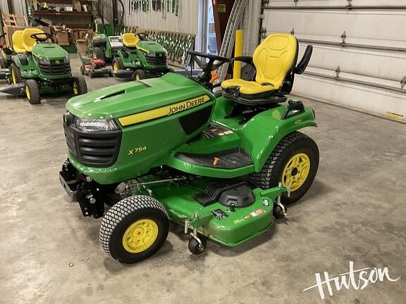 Image of John Deere X754 equipment image 3