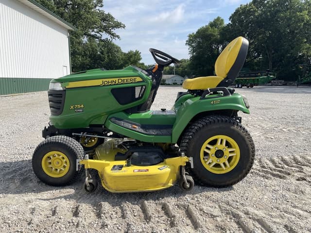 Image of John Deere X754 equipment image 3