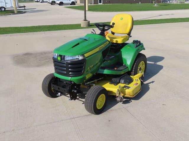 Image of John Deere X754 equipment image 1