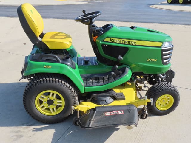 Image of John Deere X754 equipment image 3