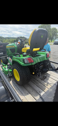 Image of John Deere X758 equipment image 3