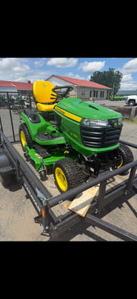 Image of John Deere X758 equipment image 1
