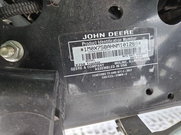 Image of John Deere X758 equipment image 2