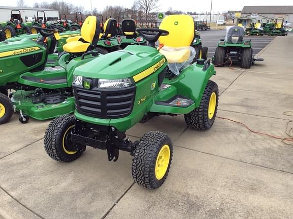 Image of John Deere X758 equipment image 2