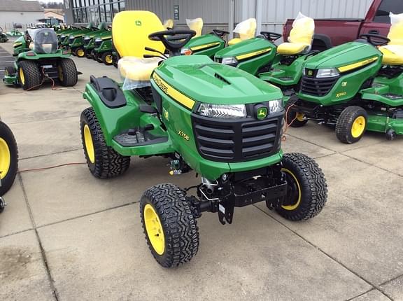 Image of John Deere X758 equipment image 3