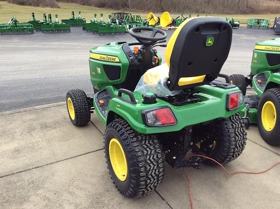 Image of John Deere X758 equipment image 4