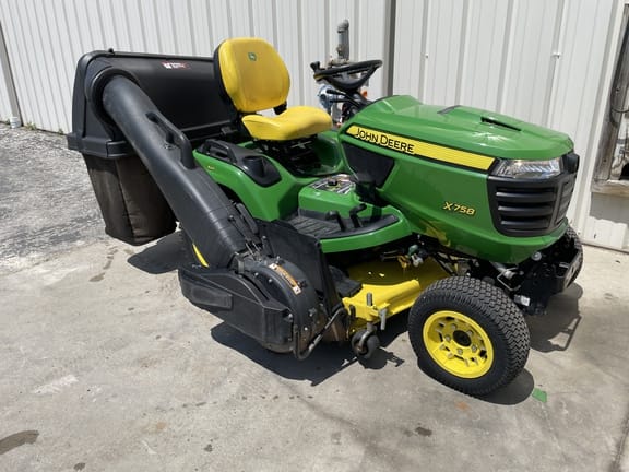 Main image John Deere X758