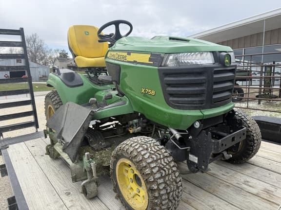 Image of John Deere X758 equipment image 3