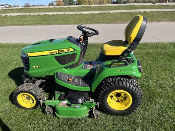 Image of John Deere X758 equipment image 4