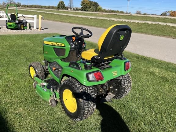 Image of John Deere X758 equipment image 3