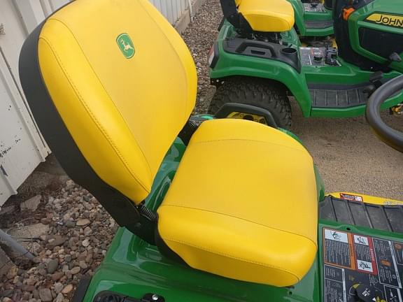 Image of John Deere X758 equipment image 4