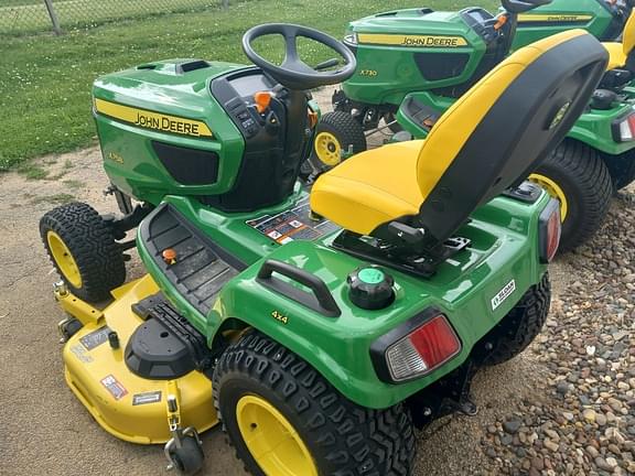 Image of John Deere X758 equipment image 2