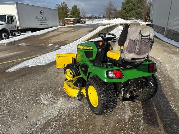 Image of John Deere X758 equipment image 2