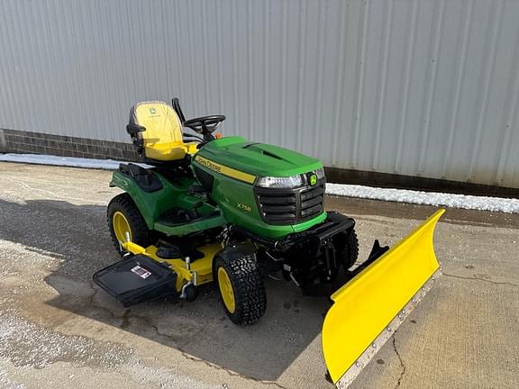 Image of John Deere X758 equipment image 1