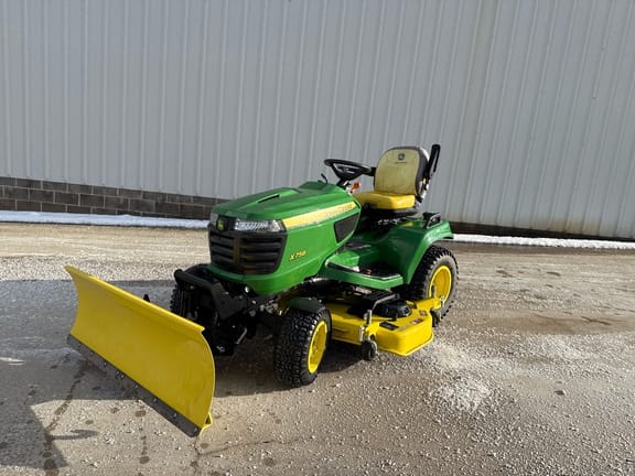 Main image John Deere X758