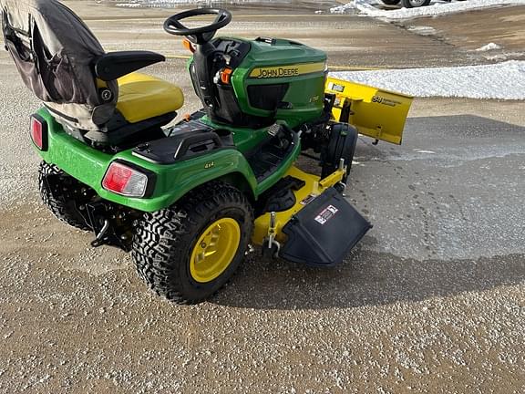 Image of John Deere X758 equipment image 3