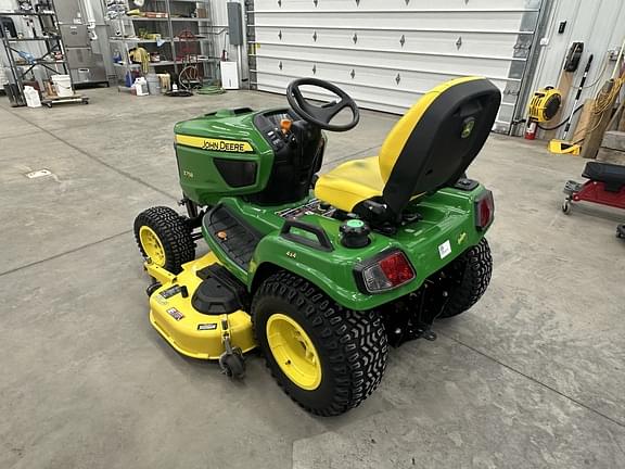 Image of John Deere X758 equipment image 2