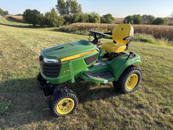 2022 John Deere X758 Equipment Image0