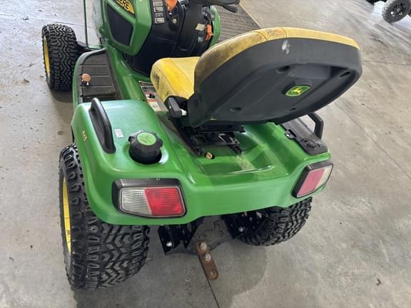 Image of John Deere X758 equipment image 3